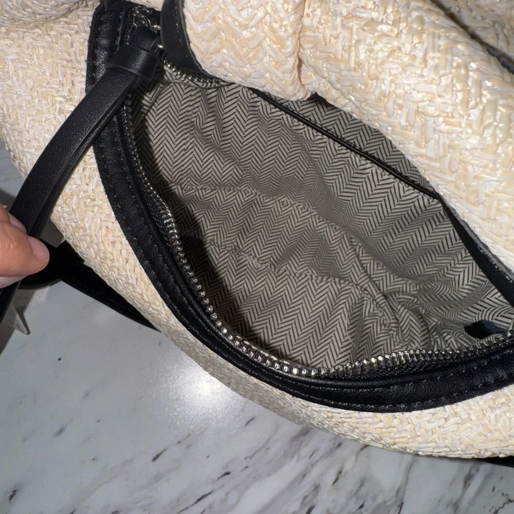 NWT Urban Expressions Beige and Black Crossbody Bag - Picture 5 of 15